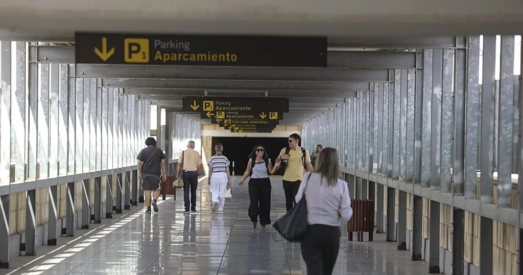 parking-aeropuerto-sevilla-U41157600117jjv-1200x630@diario_abc.jpg