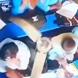 plafondventilator-valt-op-nepalese-schoolkinderen.jpg