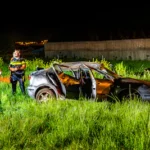 politie-bij-het-beschadigde-voertuig-op-de-a15.webp