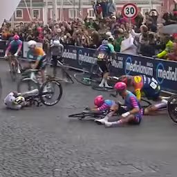 renners-boos-over-aankomst-in-giro-twee-druppels-en-het-is-enorme-ellende.jpg