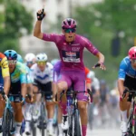 soudal-quick-step-french-rider-paul-magnier-wearing-the-points-classification-mauve-jersey-maglia-ci.webp
