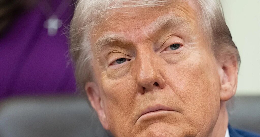 trump-pedro-U34602376671zhX-1200x630@diario_abc.jpg