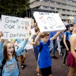 utrecht-scholieren-en-studenten-voeren-actie-tijdens-de-wereldwijde-klimaatstaking-van-fridays-for-f.webp
