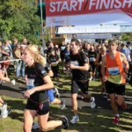 wie-wat-lopers-tijdens-de-vathorst-run-plaats-amersfoort-adres-cruqius-100-winkelcentrum-vathorst-te.webp