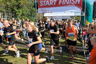 wie-wat-lopers-tijdens-de-vathorst-run-plaats-amersfoort-adres-cruqius-100-winkelcentrum-vathorst-te.webp