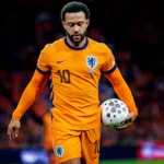 wk-kwalificatie-nederland-finland-memphis-depay-loopt-naar-de-cornervlag-foto-pim-ras.webp