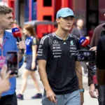 2026-06-11-11-01-48-barcelona-george-russell-mercedes-wordt-geinterviewd-door-sky-sports-op-het-circ.webp