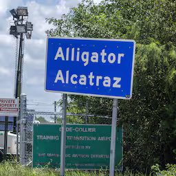 berucht-amerikaans-detentiecentrum-alligator-alcatraz-sluit-binnen-een-jaar.jpg