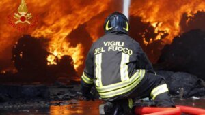 bomberos-de-italia-en-una-imagen-de-archivo.jpeg