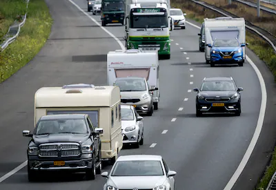 breda-vakantieverkeer-op-de-a58-bij-breda-reizigers-zijn-op-weg-naar-hun-vakantiebestemming-anp-robi.webp