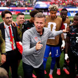 canadese-bondscoach-spreekt-spelers-toe-na-zege-op-wk-jullie-zijn-helden.jpg