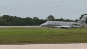 ce621081ec464b00b6cb551752b5307954bece2c-16x9-x0y0w400h225.gif