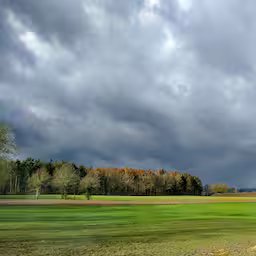 code-geel-in-hele-land-vanaf-dinsdagmiddag-vanwege-onweer-en-windstoten.jpg