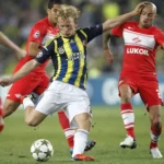 demy-de-zeeuw-rechts-namens-spartak-moskou-in-duel-met-dirk-kuyt-van-fenerbahce.webp