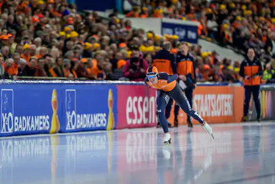 heerenveen-netherlands-march-08-chris-huizinga-of-netherlands-competes-in-mens-10000m-race-during-is.webp