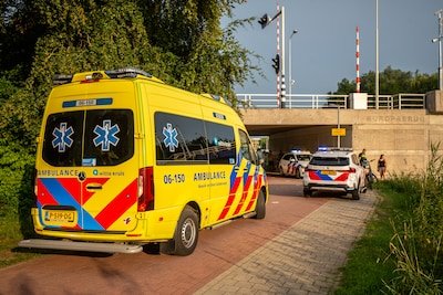 jongen-springt-van-europabrug-in-doetinchem-en-raakt-gewond.jpeg