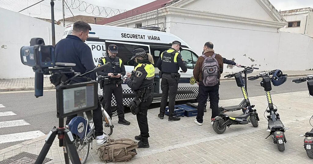patinetes-valencia-U15815288626MSc-1200x630@diario_abc.jpeg