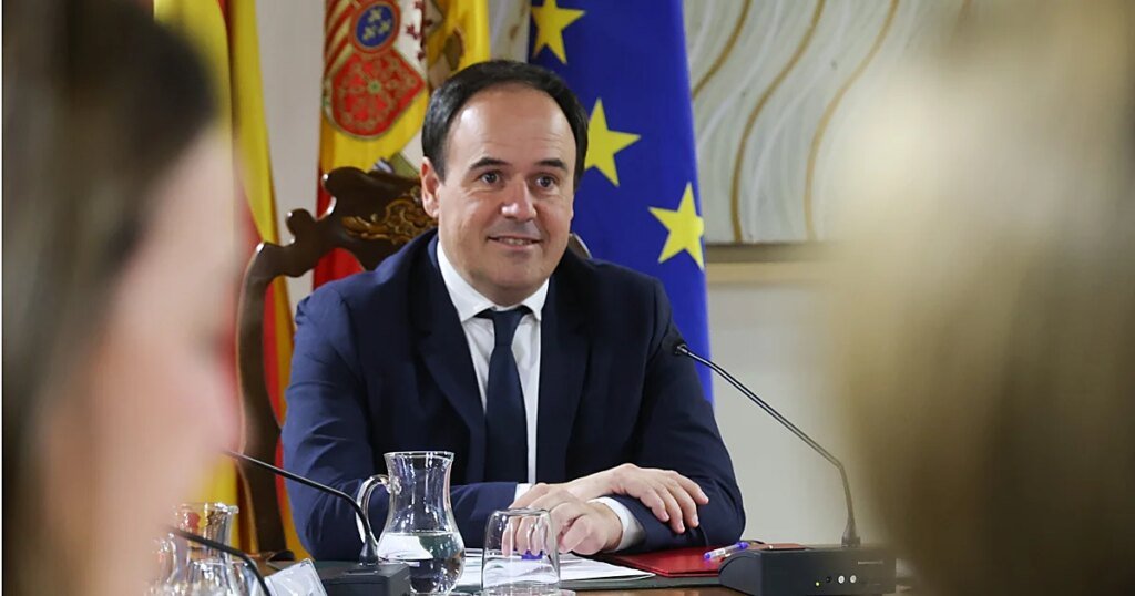perez-llorca-consell-U00466111785sTp-1200x630@diario_abc.jpeg