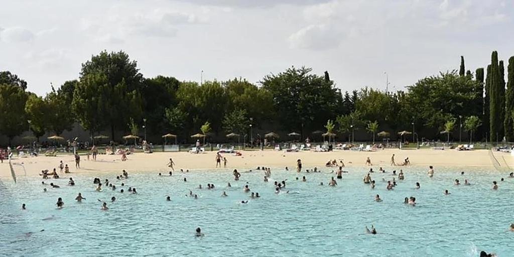 piscina-olas-kcAB-U30373745935N0H-1024x512@diario_abc.jpg