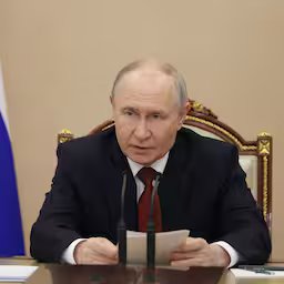 poetin-erkent-problemen-met-brandstofvoorraad-in-rusland-moeilijke-periode.jpg