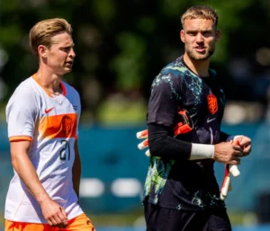 wk-voetbal-2026-nederland-oezbekistan-frenkie-de-jong-en-bart-verbruggen-foto-pim-ras.webp