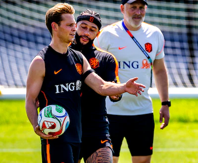 wk-voetbal-2026-openbare-woensdagtraining-frenkie-de-jong-me-tmemphis-depay-foto-pim-ras.webp