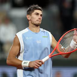 zieke-arnaldi-meldt-zich-af-voor-halve-finale-roland-garros-tegen-cobolli.jpg