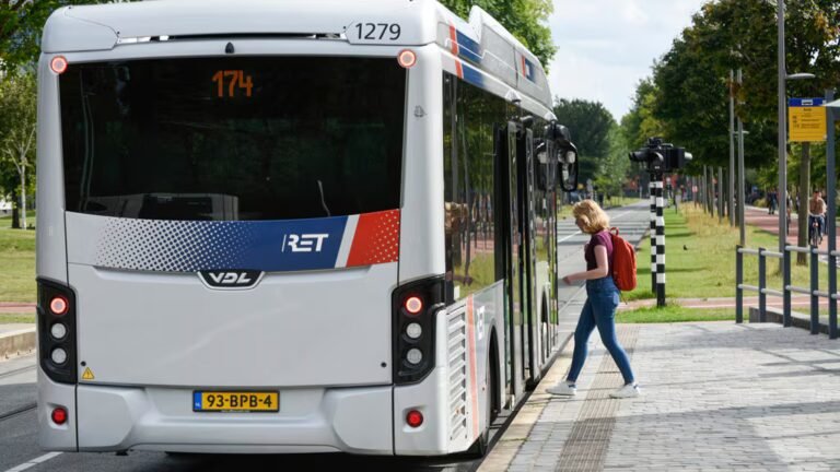 RET20Bus.jpg
