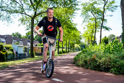 ar20260712-0583-barendrecht-13-07-2026-paul-heeft-parkinson-en-gaat-in-frankrijk-de-bergen-op-om-gel.webp