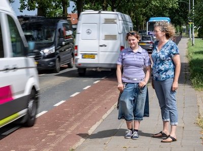 dg20260702-3422-leuth-07-05-2026-saskia-jonk-en-dochter-op-plek-ongeval-foto-bert-beelen-dgfoto.jpeg