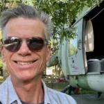 een-bijzondere-overnachting-in-een-lynx-legerhelikopter-op-een-camping-in-wieringerwerf.webp