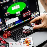 illustratie-een-laptop-met-een-online-pokerspel-ruim-1-8-miljoen-nederlanders-gaven-in-2018-aan-wele.webp