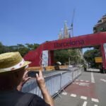 live-tour-grand-depart-in-barcelona-van-der-poel-in-speciaal-shirt.jpg
