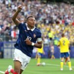 mbappe-gidst-frankrijk-met-twee-treffers-tegen-zweden-naar-volgende-ronde-op-wk.jpg