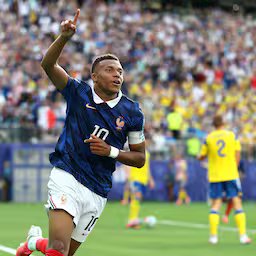 mbappe-gidst-frankrijk-met-twee-treffers-tegen-zweden-naar-volgende-ronde-op-wk.jpg